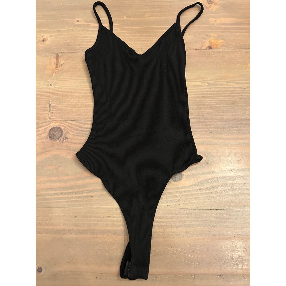 G10 Lulus Black Ribbed V-Neck Spaghetti Strap Thong Bodysuit Womens Size Medium